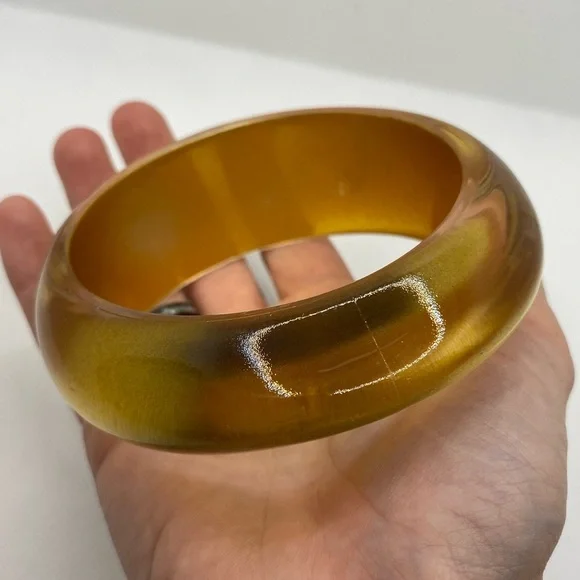 Vintage Lucite Asymmetrical Chunky Bangle Transparent Gold Clear Large Bracelet - Picture 10 of 16